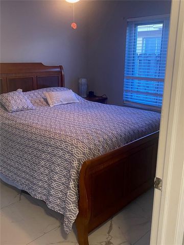 14046 S Cypress Cove Cir, Davie, FL 33325