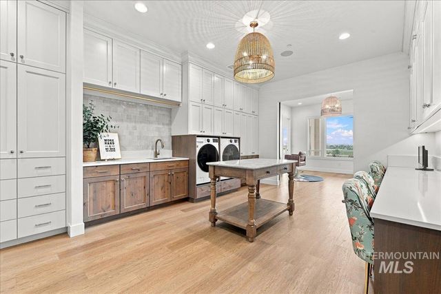 4988 W Oakford Dr, Meridian, ID 83646