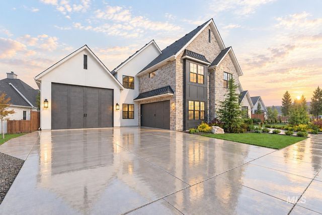 4988 W Oakford Dr, Meridian, ID 83646