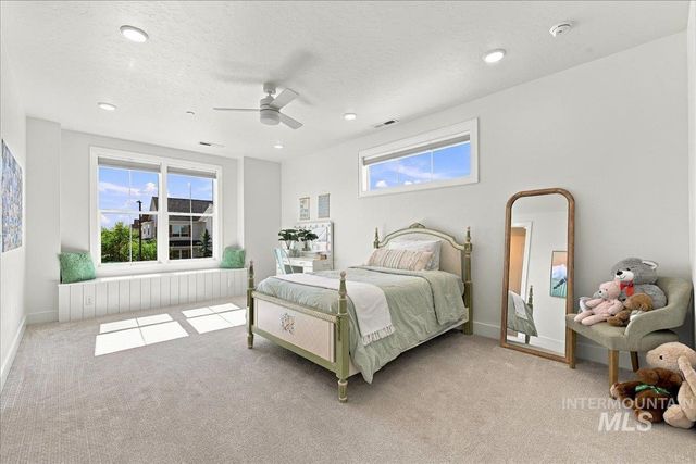4988 W Oakford Dr, Meridian, ID 83646