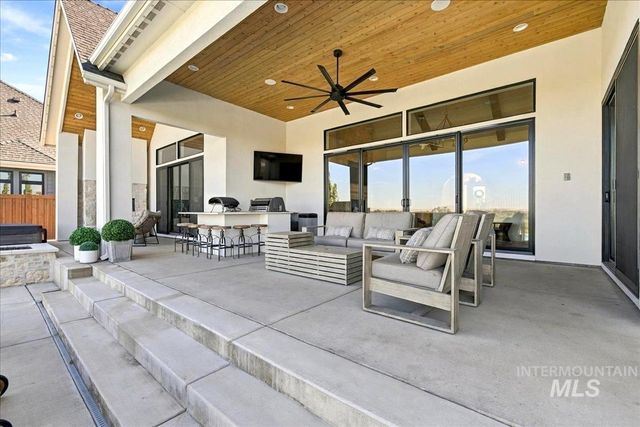 4988 W Oakford Dr, Meridian, ID 83646