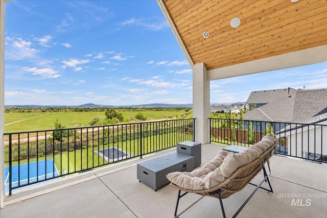 4988 W Oakford Dr, Meridian, ID 83646