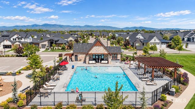 4988 W Oakford Dr, Meridian, ID 83646