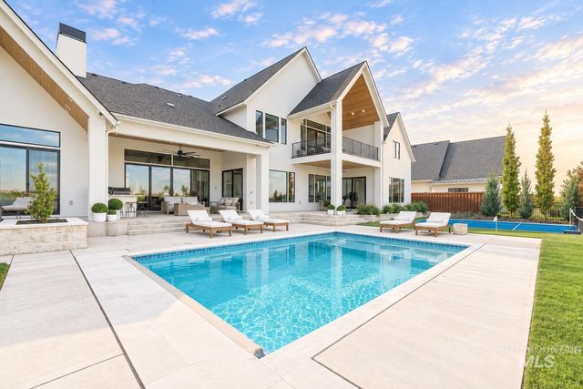 4988 W Oakford Dr, Meridian, ID 83646
