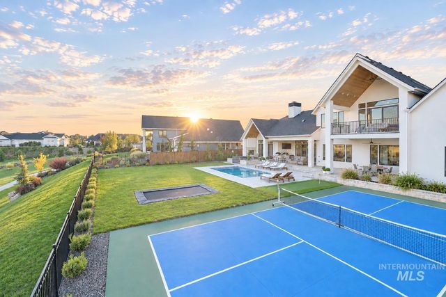 4988 W Oakford Dr, Meridian, ID 83646