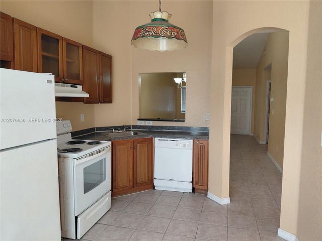 83 NE 13th Avenue 15, Homestead, FL 33033