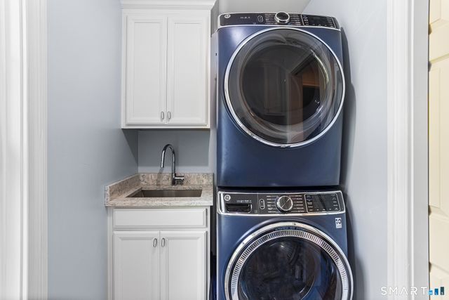 275 Talcott Notch Road, Farmington, CT 06032