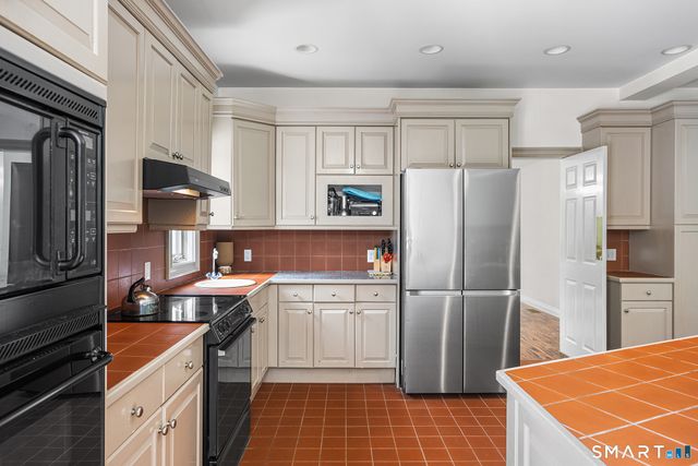 275 Talcott Notch Road, Farmington, CT 06032