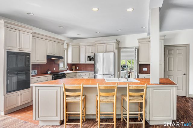 275 Talcott Notch Road, Farmington, CT 06032