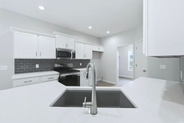 4146 Centerstone Parkway, New Haven, IN 46774