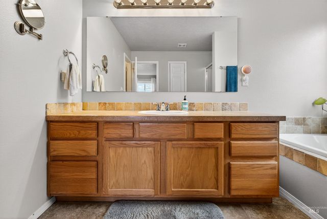 5414 Barkley Wy, Caldwell, ID 83607