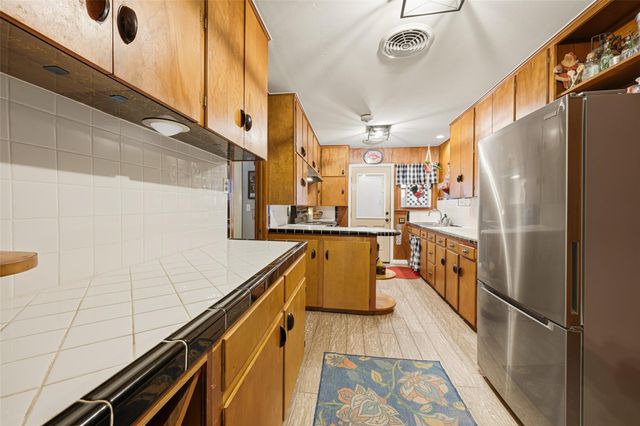 2501 Marguerite Street, Bay City, TX 77414