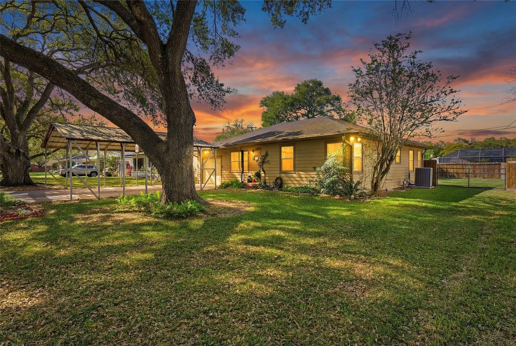 2501 Marguerite Street, Bay City, TX 77414