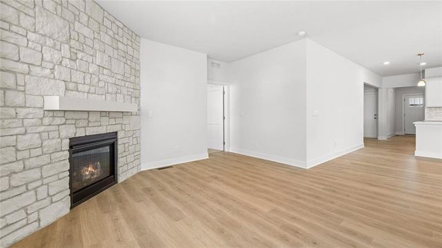 20917 W 188th Terrace, Spring Hill, KS 66083