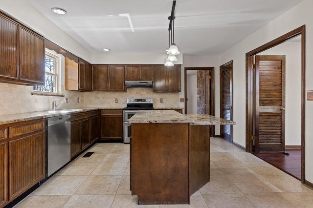 707 Windy Way, Signal Mountain, TN 37377