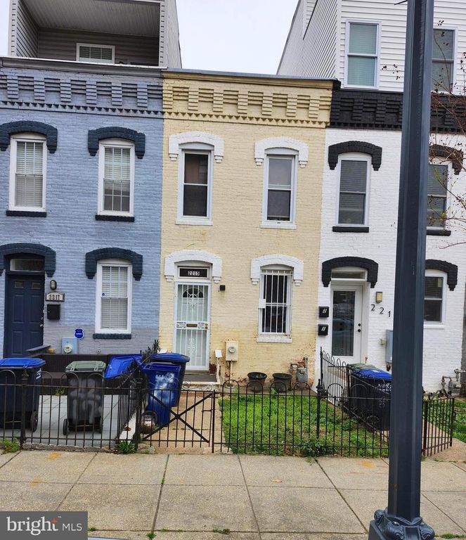 2215 10TH ST NW, Washington, DC 20001