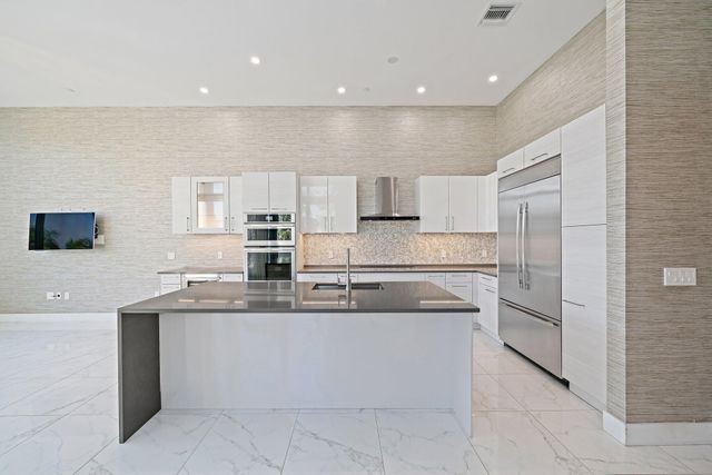1 Water Club Way 301, North Palm Beach, FL 33408