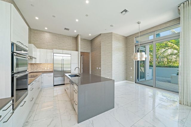 1 Water Club Way 301, North Palm Beach, FL 33408