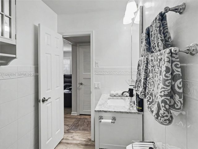 2270 NE 68th St 1901, Fort Lauderdale, FL 33308