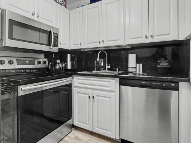 2270 NE 68th St 1901, Fort Lauderdale, FL 33308