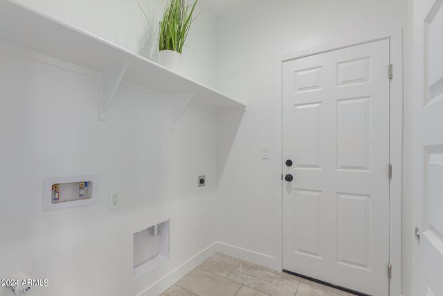 31824 N POPLAR Street, Wittmann, AZ 85361