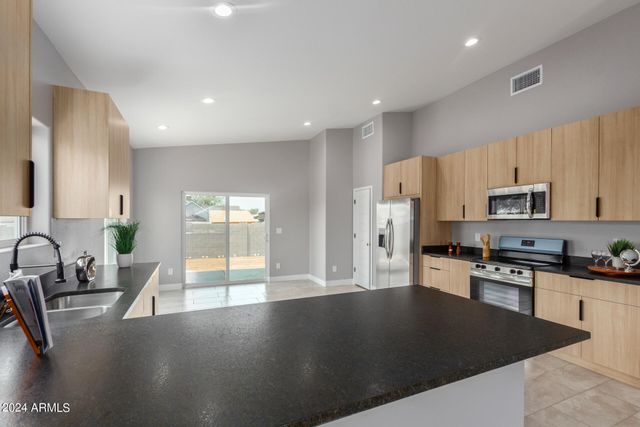 31824 N POPLAR Street, Wittmann, AZ 85361