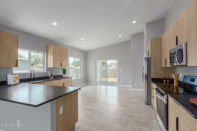 31824 N POPLAR Street, Wittmann, AZ 85361