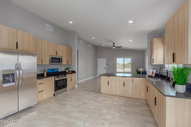 31824 N POPLAR Street, Wittmann, AZ 85361