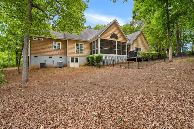 621 Chickasaw Drive, Westminster, SC 29693