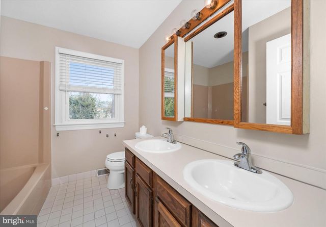 26 OLD STABLE LN, Newark, DE 19711