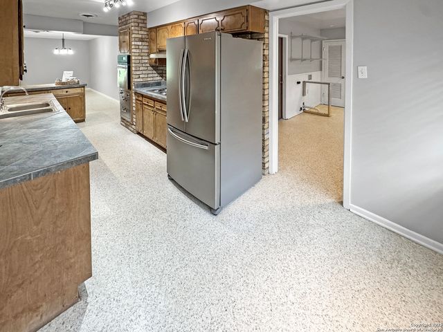 10502 BURR OAK DR, San Antonio, TX 78230