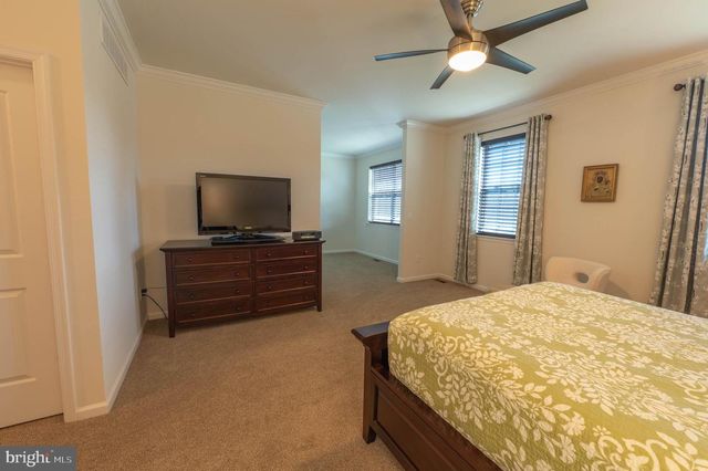 4085 EVENINGSTAR RD, Emmaus, PA 18049