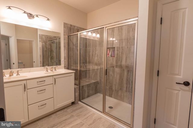 4085 EVENINGSTAR RD, Emmaus, PA 18049