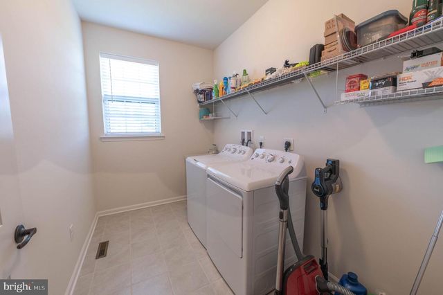 4085 EVENINGSTAR RD, Emmaus, PA 18049