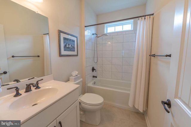 4085 EVENINGSTAR RD, Emmaus, PA 18049