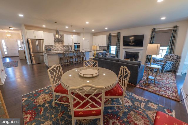 4085 EVENINGSTAR RD, Emmaus, PA 18049