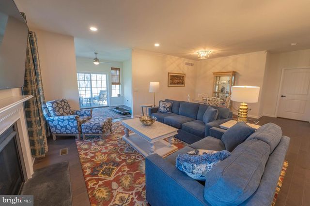 4085 EVENINGSTAR RD, Emmaus, PA 18049