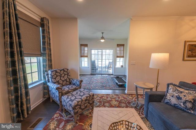 4085 EVENINGSTAR RD, Emmaus, PA 18049