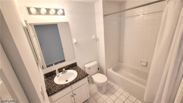 4690 Saint Croix LN 411, Naples, FL 34109