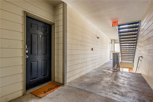 4261 Meadow Creek Circle, Fayetteville, AR 72703