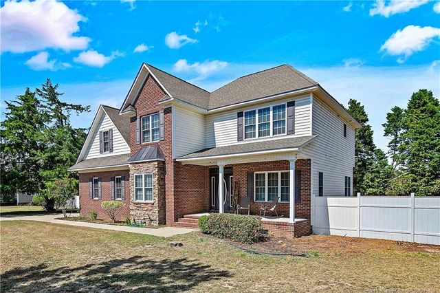 708 Maple Grove Court, Hope Mills, NC 28348