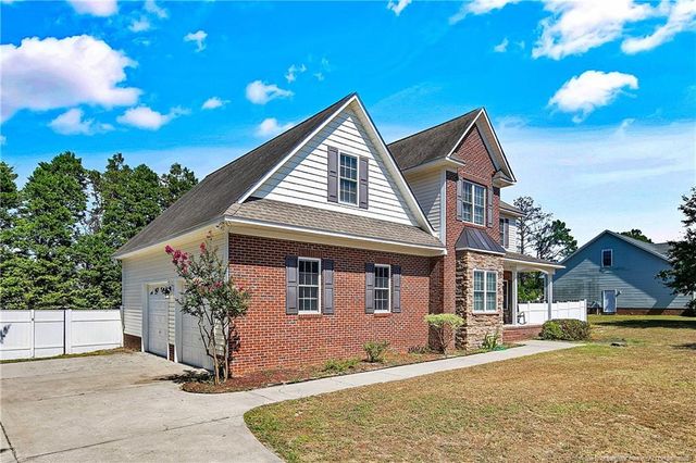 708 Maple Grove Court, Hope Mills, NC 28348