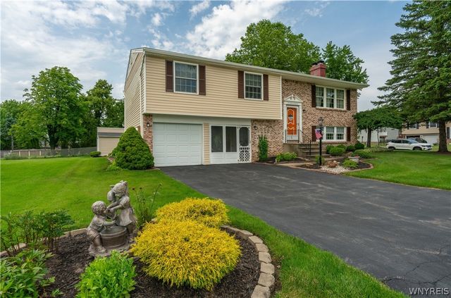 116 Roycroft Drive, West Seneca, NY 14224