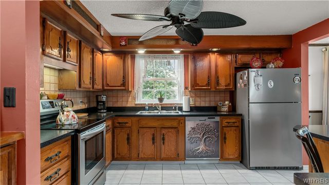 116 Roycroft Drive, West Seneca, NY 14224