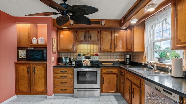 116 Roycroft Drive, West Seneca, NY 14224