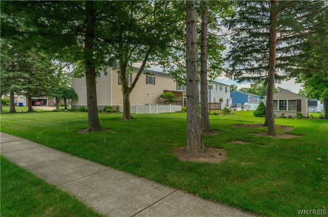 116 Roycroft Drive, West Seneca, NY 14224