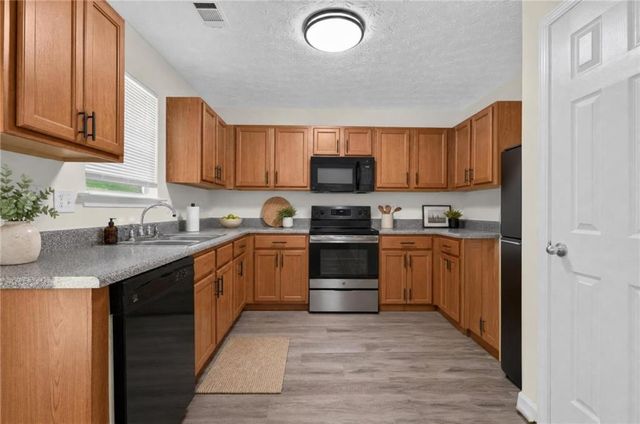 9426 Lakeview Road, Union City, GA 30291