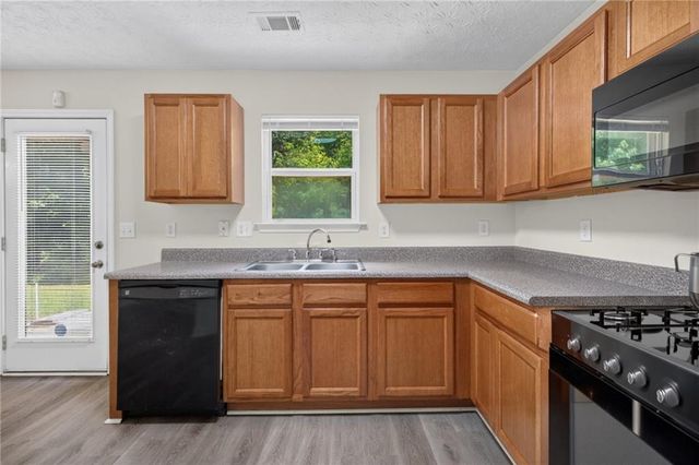 9426 Lakeview Road, Union City, GA 30291