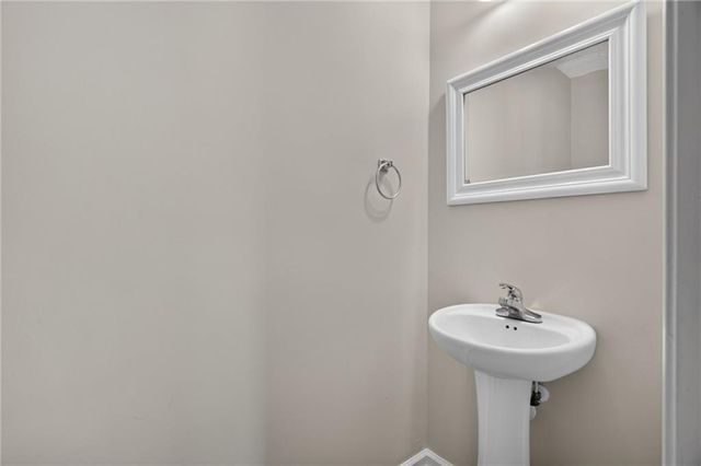 9426 Lakeview Road, Union City, GA 30291
