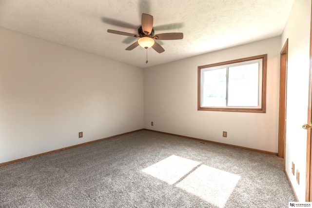 8111 S 152nd Street, Omaha, NE 68138